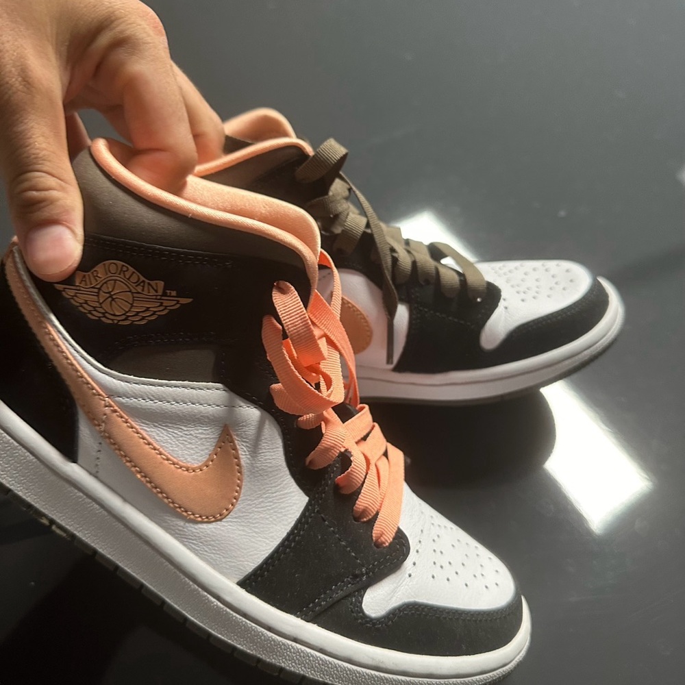 Jordan 1 Mid Peach Mocha